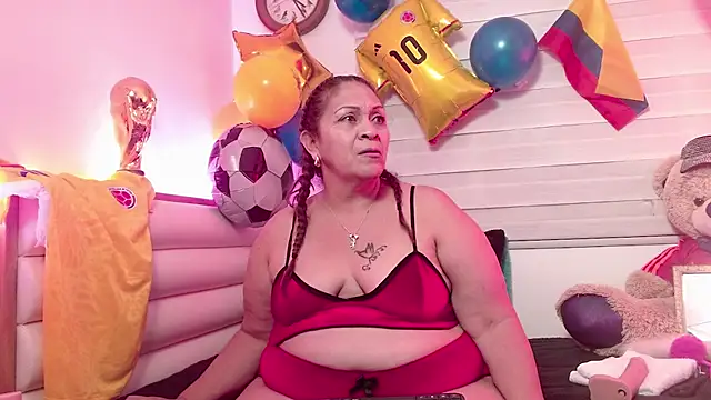 Snapshot of scarlettbooty chatting on June 14, 11:44 am scarlettbooty online show from June 14, 11:44 am