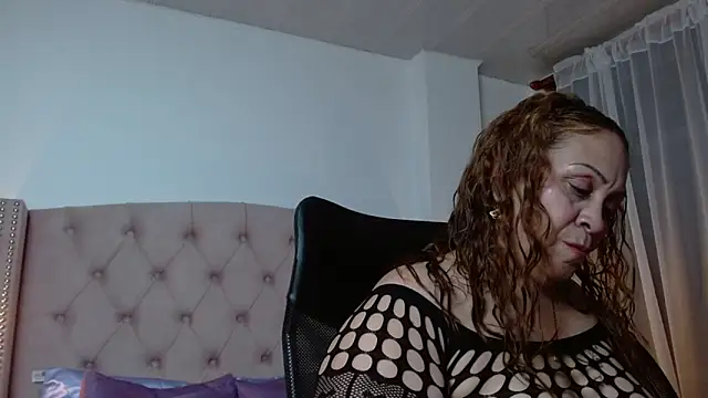 Snapshot of scarlettbooty chatting on March 5, 3:18 am scarlettbooty online show from March 5, 3:18 am