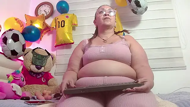 Snapshot of scarlettbooty chatting on July 15, 1:40 pm scarlettbooty online show from July 15, 1:40 pm