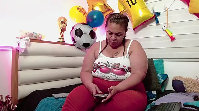Snapshot of scarlettbooty chatting on July 2, 11:05 am scarlettbooty online show from July 2, 11:05 am