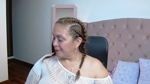 Snapshot of scarlettbooty chatting on March 9, 3:43 am scarlettbooty online show from March 9, 3:43 am