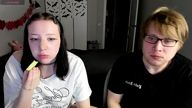 JayMollyy online show from April 17, 3:37 pm