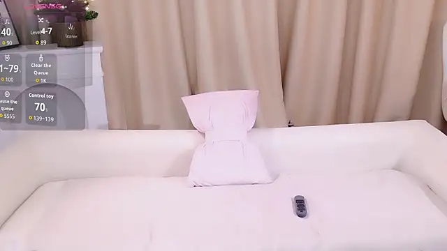 honey113 online show from December 14, 1:06 pm