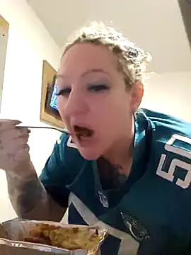 Snapshot of livieblainn chatting on March 2, 7:08 pm livieblainn online show from March 2, 7:08 pm