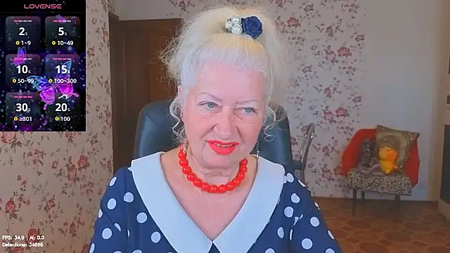 Snapshot of Maya_Mayflower chatting on June 30, 3:17 am Maya Mayflower online show from June 30, 3:17 am