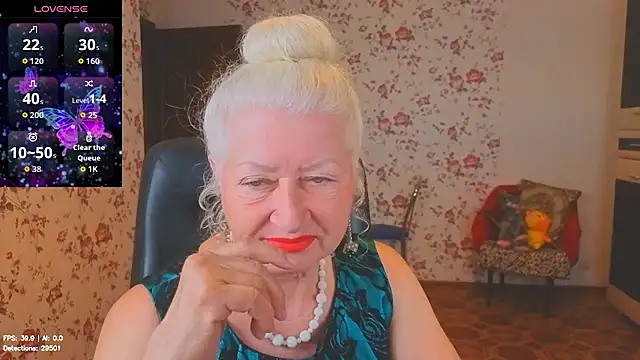 Snapshot of Maya_Mayflower chatting on June 28, 3:24 am Maya Mayflower online show from June 28, 3:24 am
