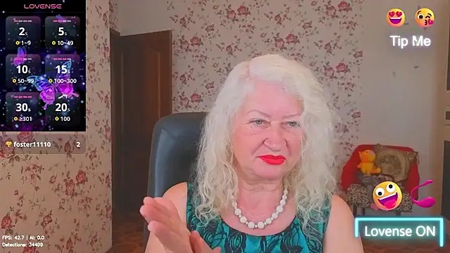 Snapshot of Maya_Mayflower chatting on June 20, 3:33 am Maya Mayflower online show from June 20, 3:33 am
