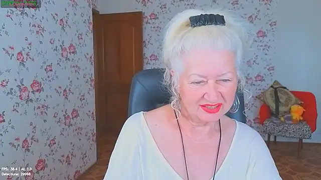 Snapshot of Maya_Mayflower chatting on July 5, 3:44 am Maya Mayflower online show from July 5, 3:44 am