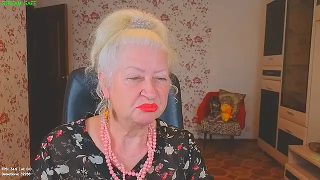 Snapshot of Maya_Mayflower chatting on June 29, 3:35 am Maya Mayflower online show from June 29, 3:35 am