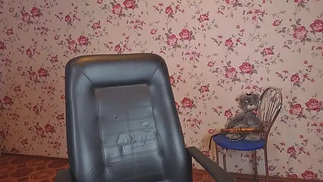 Maya Mayflower online show from April 3, 3:02 am