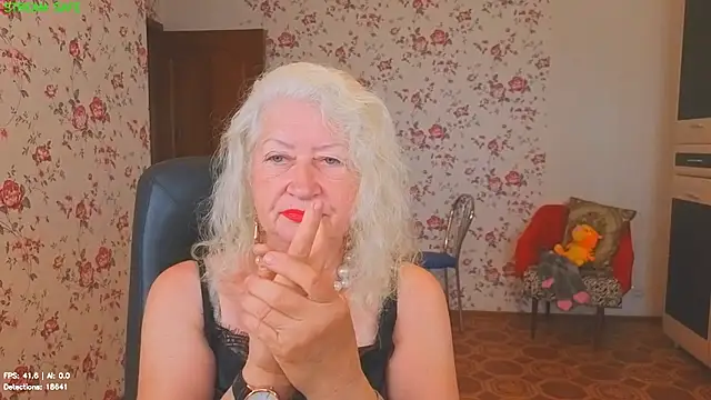 Snapshot of Maya_Mayflower chatting on June 25, 3:26 am Maya Mayflower online show from June 25, 3:26 am