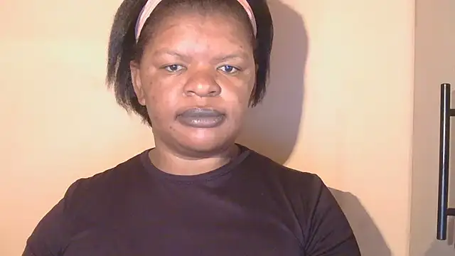 Snapshot of ebony_rose11 chatting on September 18, 6:49 am ebony rose11 online show from September 18, 6:49 am