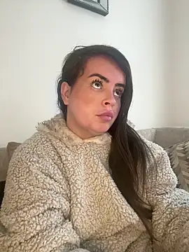 Snapshot of Sophie_23XX chatting on February 8, 10:35 am Sophie 23XX online show from February 8, 10:35 am