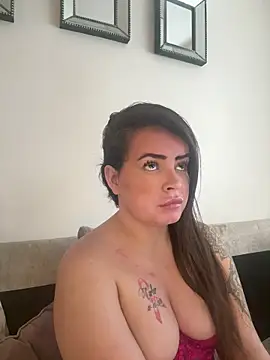 Snapshot of Sophie_23XX chatting on February 7, 9:39 am Sophie 23XX online show from February 7, 9:39 am