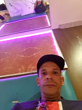 karlossan24 online show from February 14, 9:15 pm