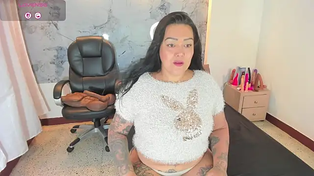 Snapshot of violeta_delavega1 chatting on October 2, 4:05 am violeta delavega1 online show from October 2, 4:05 am
