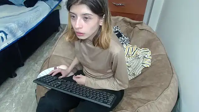KratosAfroditacs online show from October 17, 5:44 am