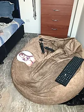 KratosAfroditacs online show from April 8, 1:40 am