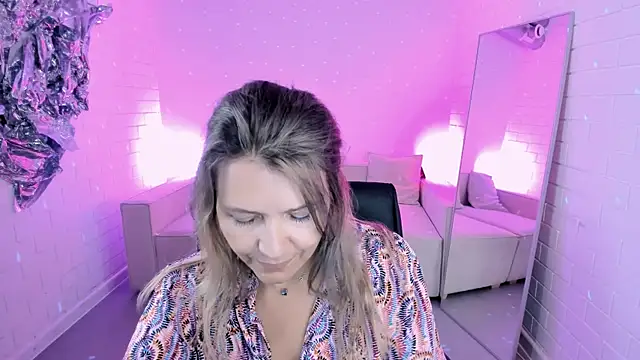 Snapshot of NicoleHitman chatting on June 29, 1:11 pm NicoleHitman online show from June 29, 1:11 pm