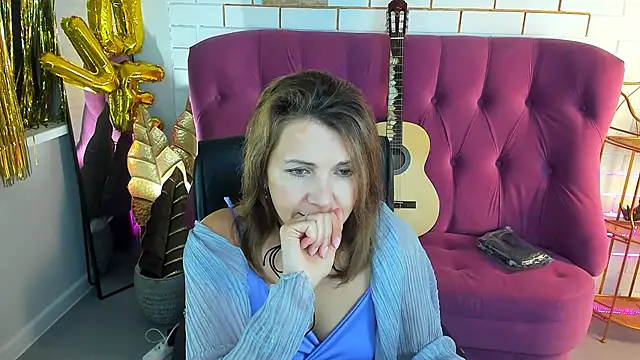 Snapshot of NicoleHitman chatting on September 24, 5:25 am NicoleHitman online show from September 24, 5:25 am