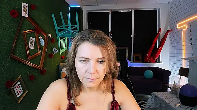 Snapshot of NicoleHitman chatting on October 3, 9:33 am NicoleHitman online show from October 3, 9:33 am