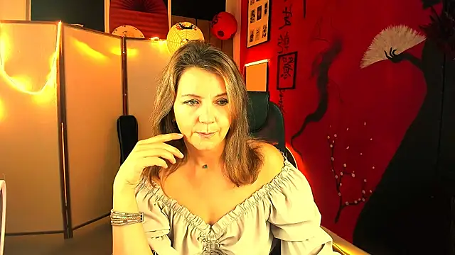 Snapshot of NicoleHitman chatting on October 14, 1:45 pm NicoleHitman online show from October 14, 1:45 pm