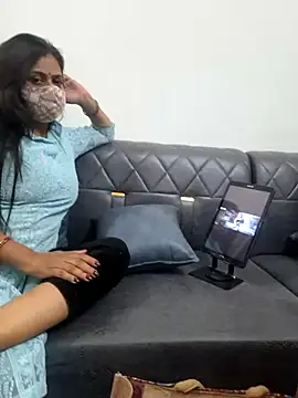 Snapshot of Decant_Ruhi143 chatting on March 5, 5:18 pm Decant Ruhi143 online show from March 5, 5:18 pm