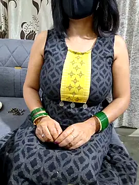 Snapshot of Decant_Ruhi143 chatting on October 15, 5:10 pm Decant Ruhi143 online show from October 15, 5:10 pm