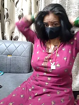 Snapshot of Decant_Ruhi143 chatting on October 14, 1:39 am Decant Ruhi143 online show from October 14, 1:39 am