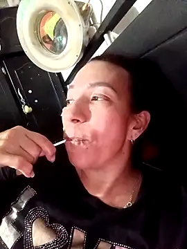 Snapshot of Antonela45 chatting on October 4, 12:45 am Antonela45 online show from October 4, 12:45 am