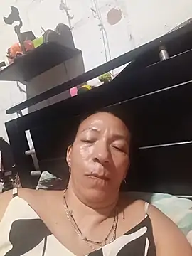 Snapshot of Antonela45 chatting on June 21, 11:21 pm Antonela45 online show from June 21, 11:21 pm
