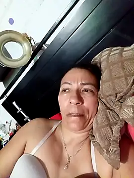 Snapshot of Antonela45 chatting on October 3, 12:25 am Antonela45 online show from October 3, 12:25 am