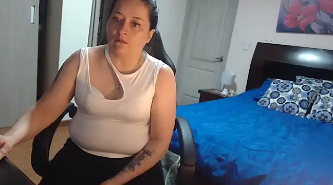 mia florens online show from March 18, 2:51 am