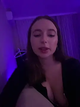 AlisaQSky online show from October 12, 5:25 pm