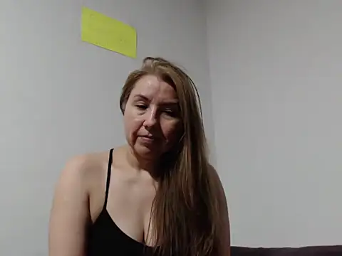 GiaLuvv11 online show from April 23, 3:02 am