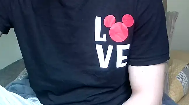 Snapshot of Enoch981 chatting on March 17, 10:49 am Enoch981 online show from March 17, 10:49 am