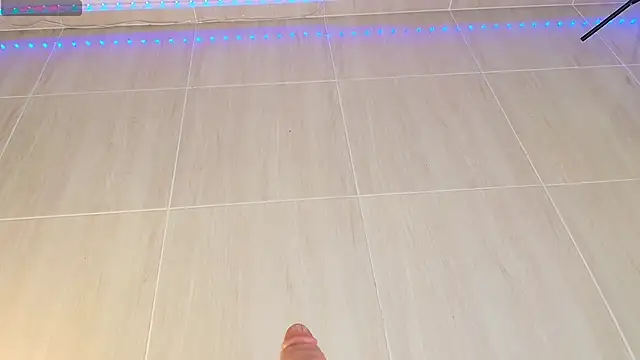 Snapshot of Vivi_luv chatting on March 17, 7:35 am Vivi luv online show from March 17, 7:35 am