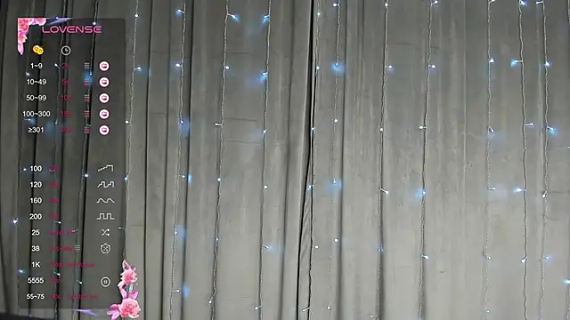 Snapshot of EvaTheHeart chatting on December 3, 12:44 am EvaTheHeart online show from December 3, 12:44 am