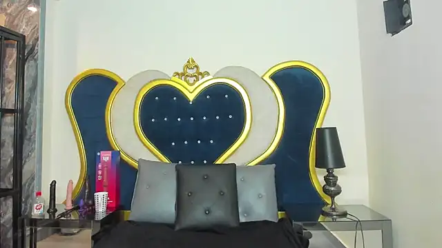 Snapshot of NovaMichel chatting on November 8, 11:14 am NovaMichel online show from November 8, 11:14 am