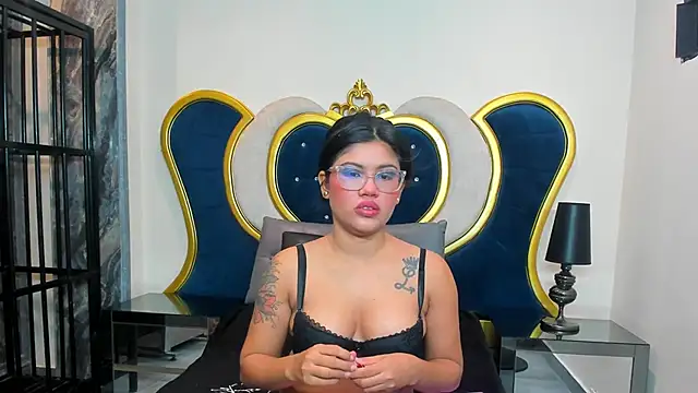 Snapshot of NovaMichel chatting on December 1, 11:33 am NovaMichel online show from December 1, 11:33 am