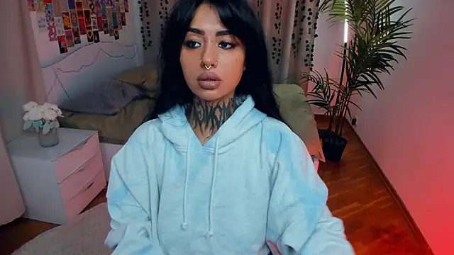 CharimgSabrina online show from February 12, 6:13 am