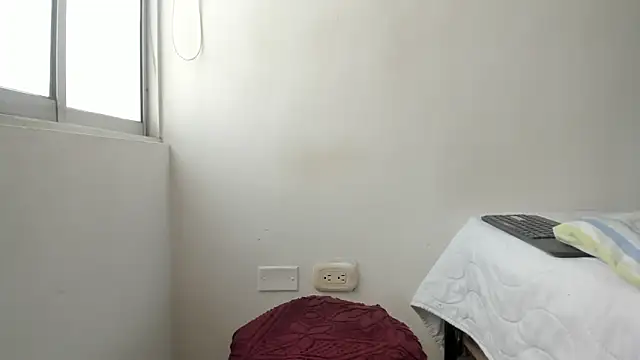 Snapshot of cowmarce chatting on December 17, 1:27 pm cowmarce online show from December 17, 1:27 pm