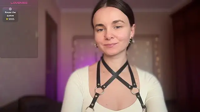 lanaloulou online show from September 21, 1:49 pm