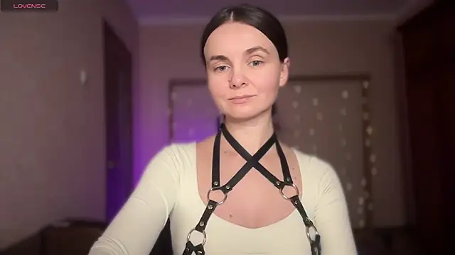 lanaloulou online show from September 28, 6:15 pm