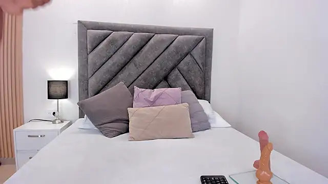 sweetandyy  online show from April 15, 2:10 pm