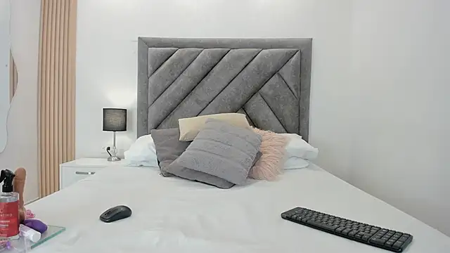 sweetandyy  online show from April 28, 2:10 pm