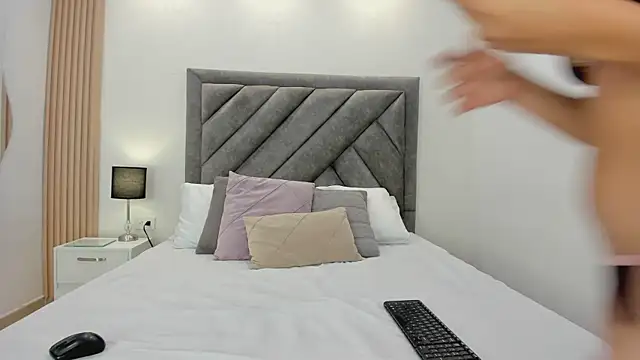 sweetandyy  online show from March 25, 1:32 pm