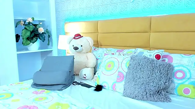 LeilaHiuston online show from December 14, 8:42 am