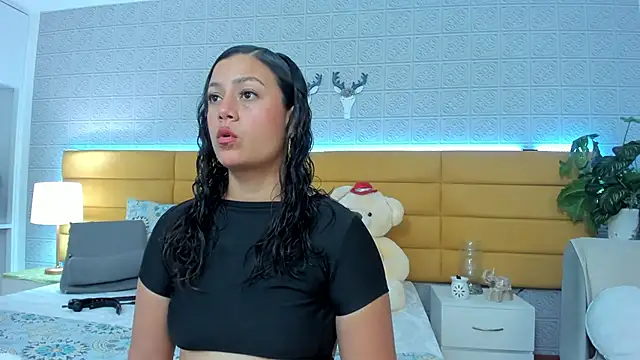 LeilaHiuston online show from December 5, 8:17 pm