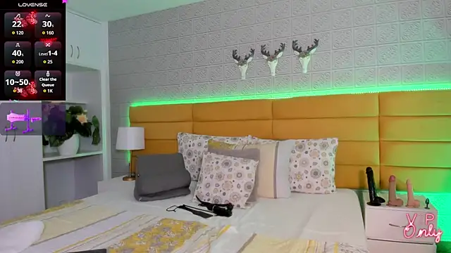 LeilaHiuston online show from February 19, 1:46 am